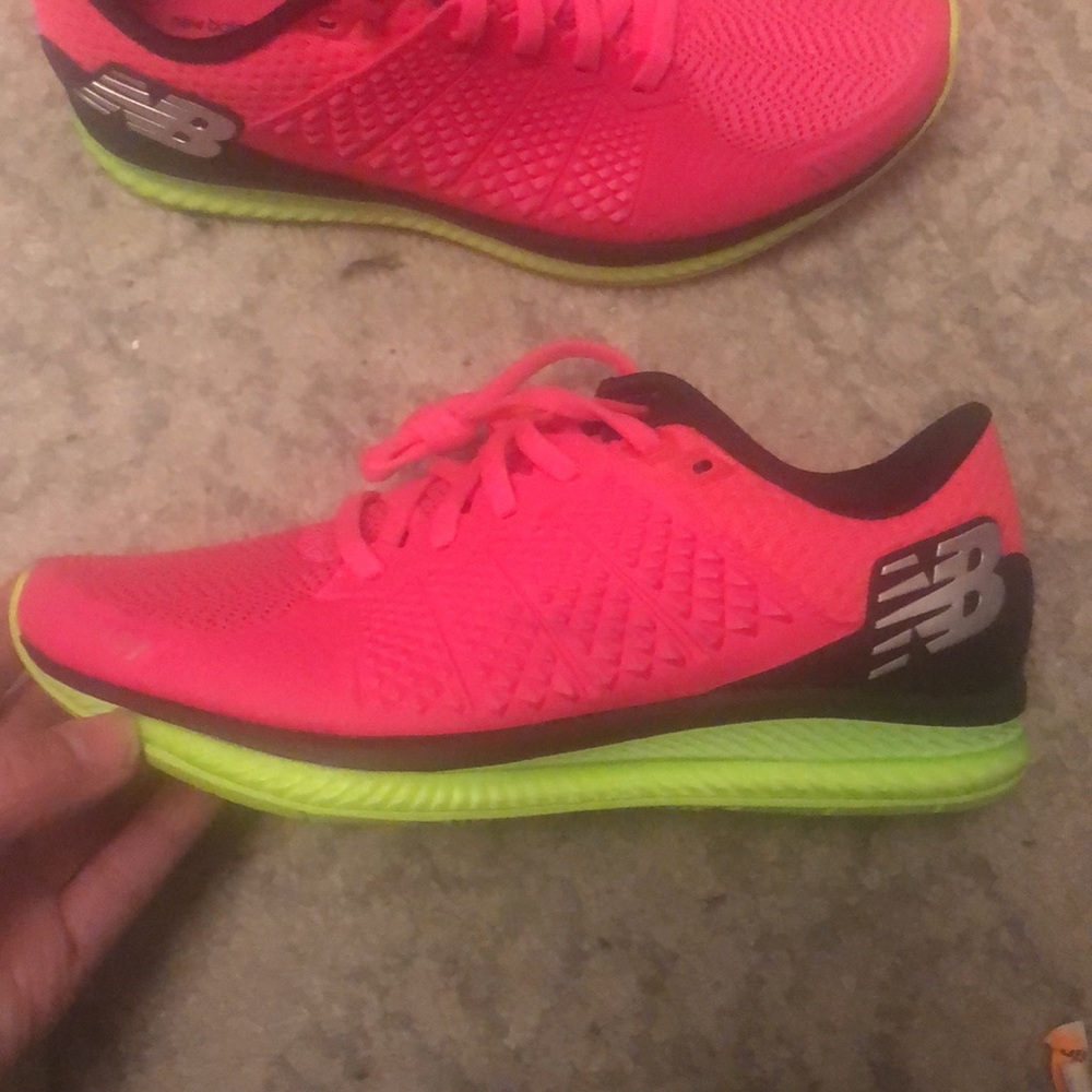 Hot pink New Balance fuel cell women’s sneakers size 6.5 - Picture 5 of 8